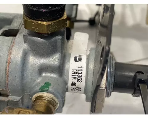 FREIGHTLINER Business Class M2 Brake Proportioning Valve