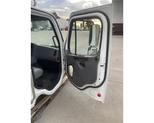 FREIGHTLINER Business Class M2 Cab