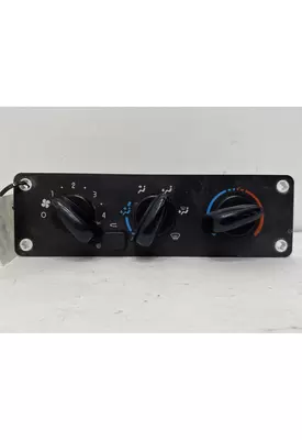 FREIGHTLINER Business Class M2 Climate Control