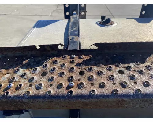 FREIGHTLINER Business Class M2 Fuel Tank