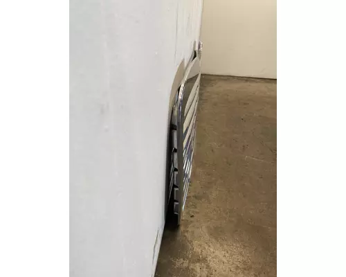 FREIGHTLINER Business Class M2 Grille
