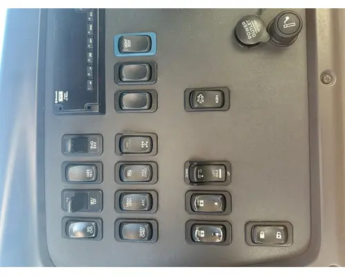 FREIGHTLINER Business Class M2 Rebuilders