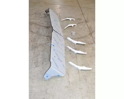 FREIGHTLINER Business Class M2 Sun Visor (External)