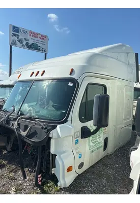 FREIGHTLINER CA125SLP Cab