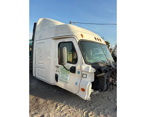 FREIGHTLINER CA125SLP Cab