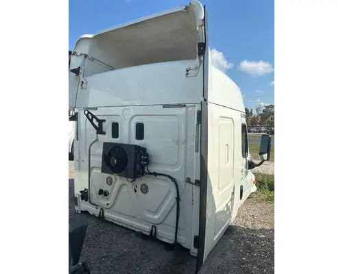 FREIGHTLINER CA125SLP Cab