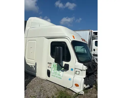 FREIGHTLINER CA125SLP Cab
