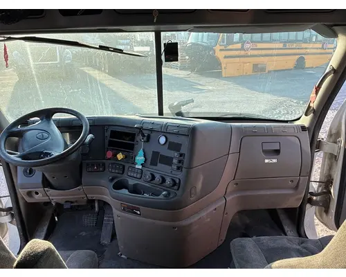 FREIGHTLINER CA125SLP Cab