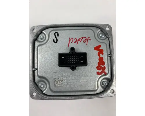FREIGHTLINER CASCADIA - P4 HEADLAMP PARTS