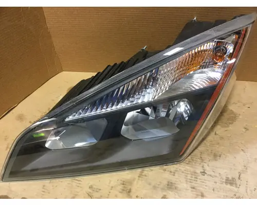 FREIGHTLINER CASCADIA - P4 HEADLAMP