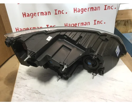 FREIGHTLINER CASCADIA - P4 HEADLAMP