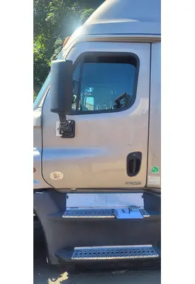 FREIGHTLINER CASCADIA 113-125 DOOR ASSEMBLY, FRONT