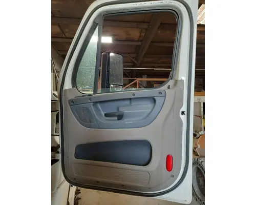 FREIGHTLINER CASCADIA 113-125 DOOR ASSEMBLY, FRONT