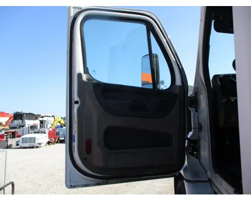 FREIGHTLINER CASCADIA 113-125 DOOR ASSEMBLY, FRONT