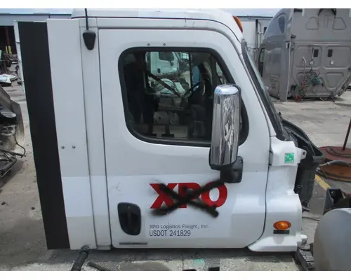 FREIGHTLINER CASCADIA 113-125 DOOR ASSEMBLY, FRONT