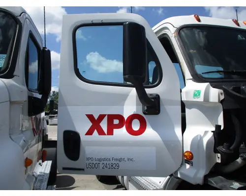 FREIGHTLINER CASCADIA 113-125 DOOR ASSEMBLY, FRONT