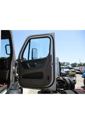 FREIGHTLINER CASCADIA 113-125 DOOR ASSEMBLY, FRONT