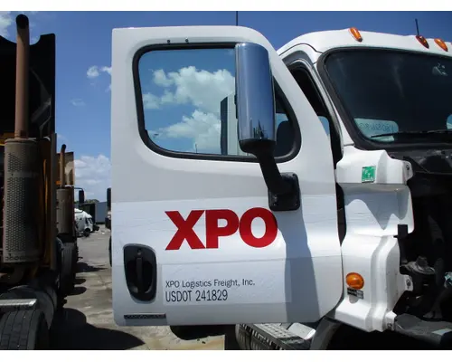 FREIGHTLINER CASCADIA 113-125 DOOR ASSEMBLY, FRONT