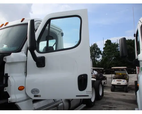 FREIGHTLINER CASCADIA 113-125 DOOR ASSEMBLY, FRONT
