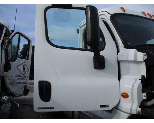 FREIGHTLINER CASCADIA 113-125 DOOR ASSEMBLY, FRONT