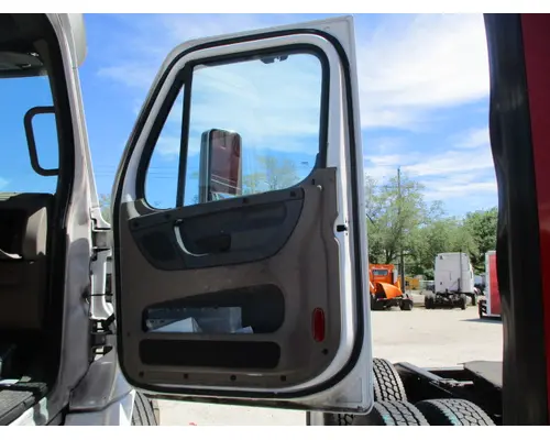 FREIGHTLINER CASCADIA 113-125 DOOR ASSEMBLY, FRONT