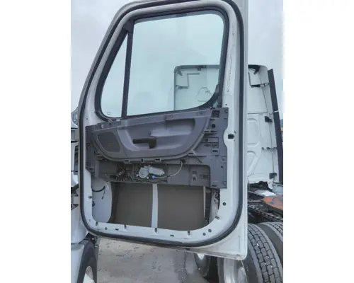 FREIGHTLINER CASCADIA 113-125 DOOR ASSEMBLY, FRONT