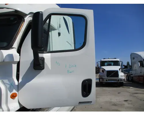 FREIGHTLINER CASCADIA 113-125 DOOR ASSEMBLY, FRONT