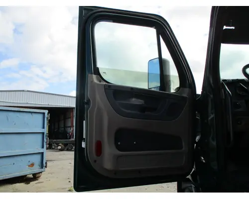 FREIGHTLINER CASCADIA 113-125 DOOR ASSEMBLY, FRONT
