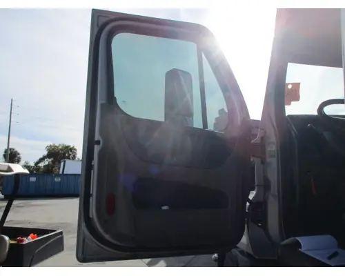 FREIGHTLINER CASCADIA 113-125 DOOR ASSEMBLY, FRONT