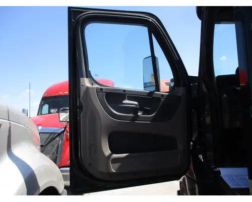 FREIGHTLINER CASCADIA 113-125 DOOR ASSEMBLY, FRONT