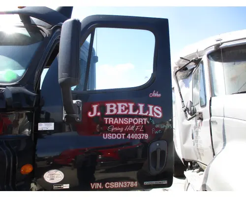 FREIGHTLINER CASCADIA 113-125 DOOR ASSEMBLY, FRONT