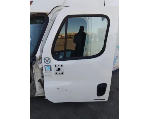 FREIGHTLINER CASCADIA 113-125 DOOR ASSEMBLY, FRONT