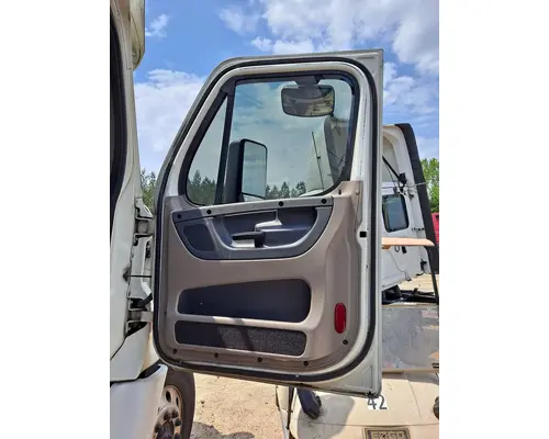 FREIGHTLINER CASCADIA 113-125 DOOR ASSEMBLY, FRONT