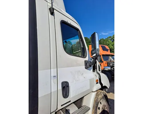 FREIGHTLINER CASCADIA 113-125 DOOR ASSEMBLY, FRONT