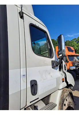 FREIGHTLINER CASCADIA 113-125 DOOR ASSEMBLY, FRONT