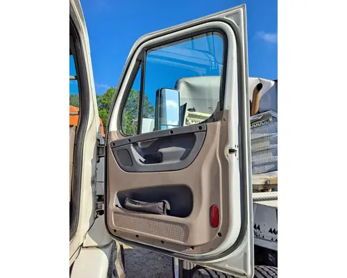 FREIGHTLINER CASCADIA 113-125 DOOR ASSEMBLY, FRONT