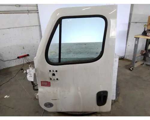 FREIGHTLINER CASCADIA 113-125 DOOR ASSEMBLY, FRONT