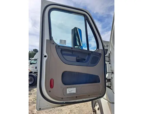 FREIGHTLINER CASCADIA 113-125 DOOR ASSEMBLY, FRONT