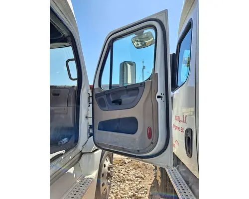 FREIGHTLINER CASCADIA 113-125 DOOR ASSEMBLY, FRONT