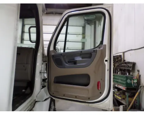 FREIGHTLINER CASCADIA 113-125 DOOR ASSEMBLY, FRONT