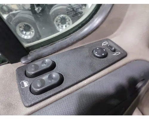 FREIGHTLINER CASCADIA 113-125 DOOR ASSEMBLY, FRONT