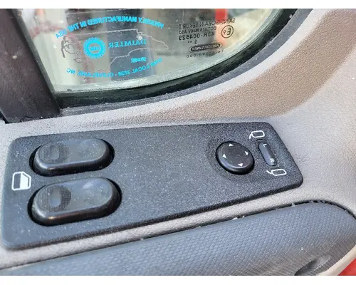 FREIGHTLINER CASCADIA 113-125 DOOR ASSEMBLY, FRONT