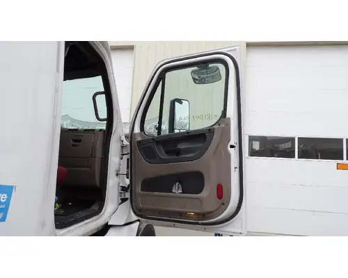 FREIGHTLINER CASCADIA 113-125 DOOR ASSEMBLY, FRONT