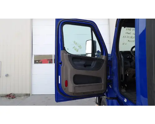FREIGHTLINER CASCADIA 113-125 DOOR ASSEMBLY, FRONT