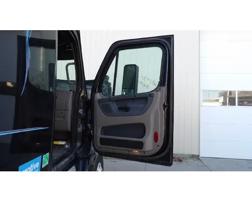 FREIGHTLINER CASCADIA 113-125 DOOR ASSEMBLY, FRONT