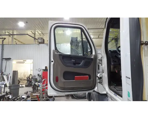 FREIGHTLINER CASCADIA 113-125 DOOR ASSEMBLY, FRONT