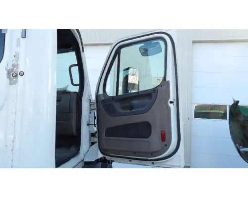 FREIGHTLINER CASCADIA 113-125 DOOR ASSEMBLY, FRONT