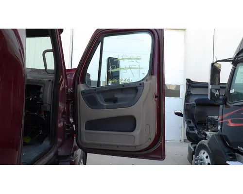 FREIGHTLINER CASCADIA 113-125 DOOR ASSEMBLY, FRONT