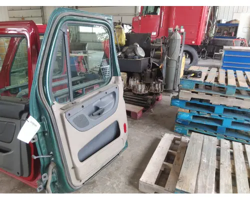 FREIGHTLINER CASCADIA 113-125 DOOR ASSEMBLY, FRONT