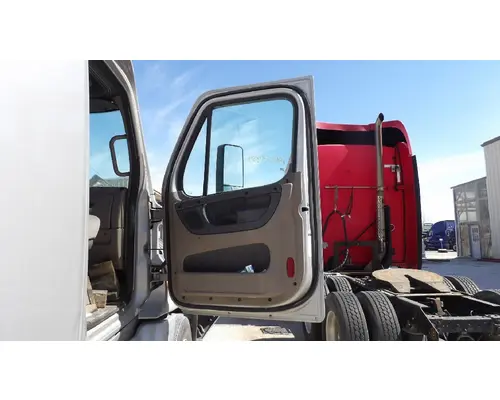 FREIGHTLINER CASCADIA 113-125 DOOR ASSEMBLY, FRONT